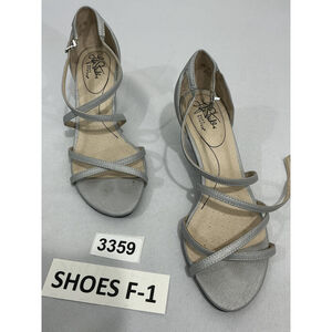 Womans Life Stride Soft System Flaunt 8.5 W Silver Strappy Open Toe Heel Sandals